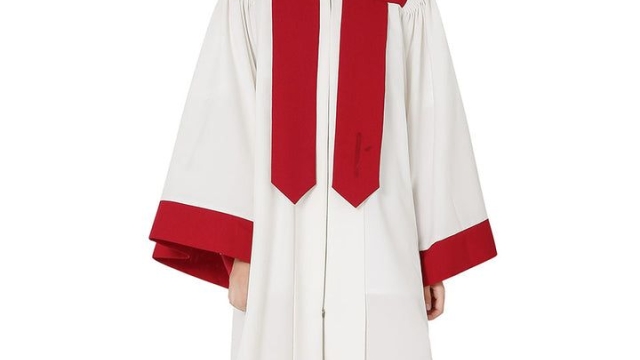 The Graduation Style Guide: Unveiling the High School Cap and Gown Trends